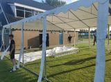 Opbouwen tent op sportpark 'Het Springer' (dag 2) (24/43)